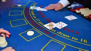 Antarmuka permainan Dadu Online di senopati slot menampilkan meja dengan dadu dan pilihan taruhan